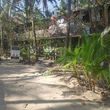 Oliver'S Laguna Eco Lodge Hotel نغابالي المظهر الخارجي الصورة