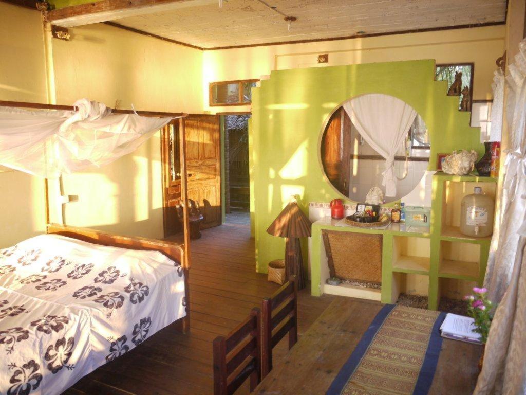 Oliver'S Laguna Eco Lodge Hotel نغابالي المظهر الخارجي الصورة